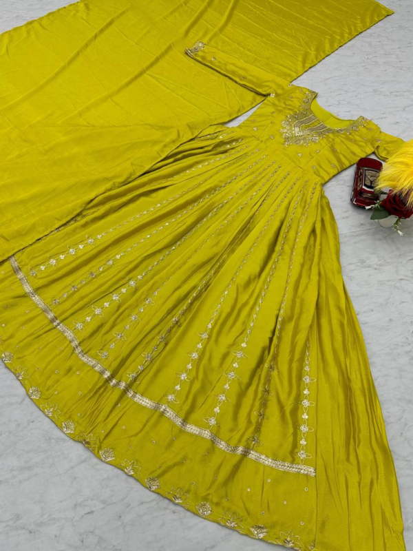 Beautiful Anarkalis Gown With Dupatta (Yellow)
